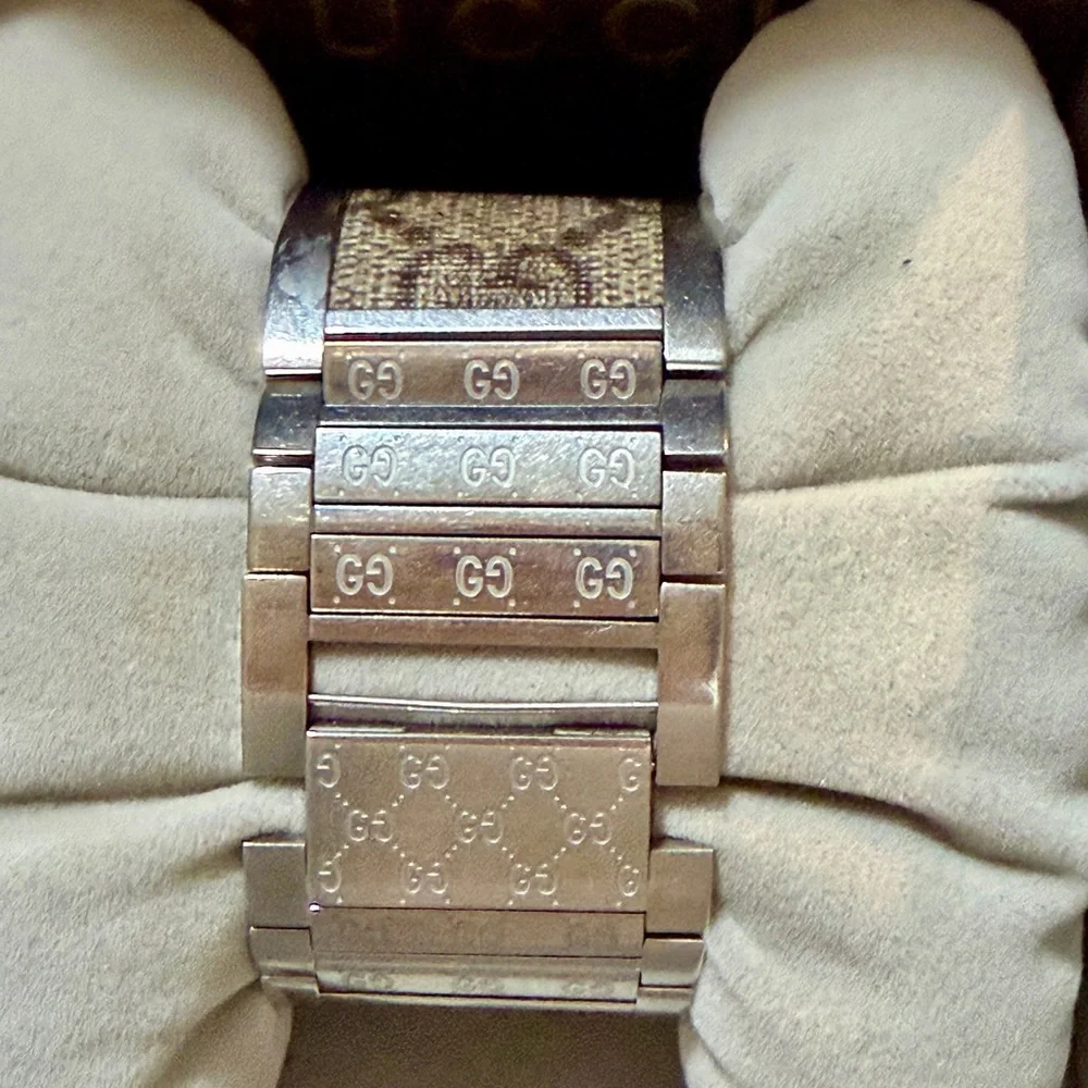 Gucci 112 Wide Twirl Bangle Watch - Picture 2 of 11